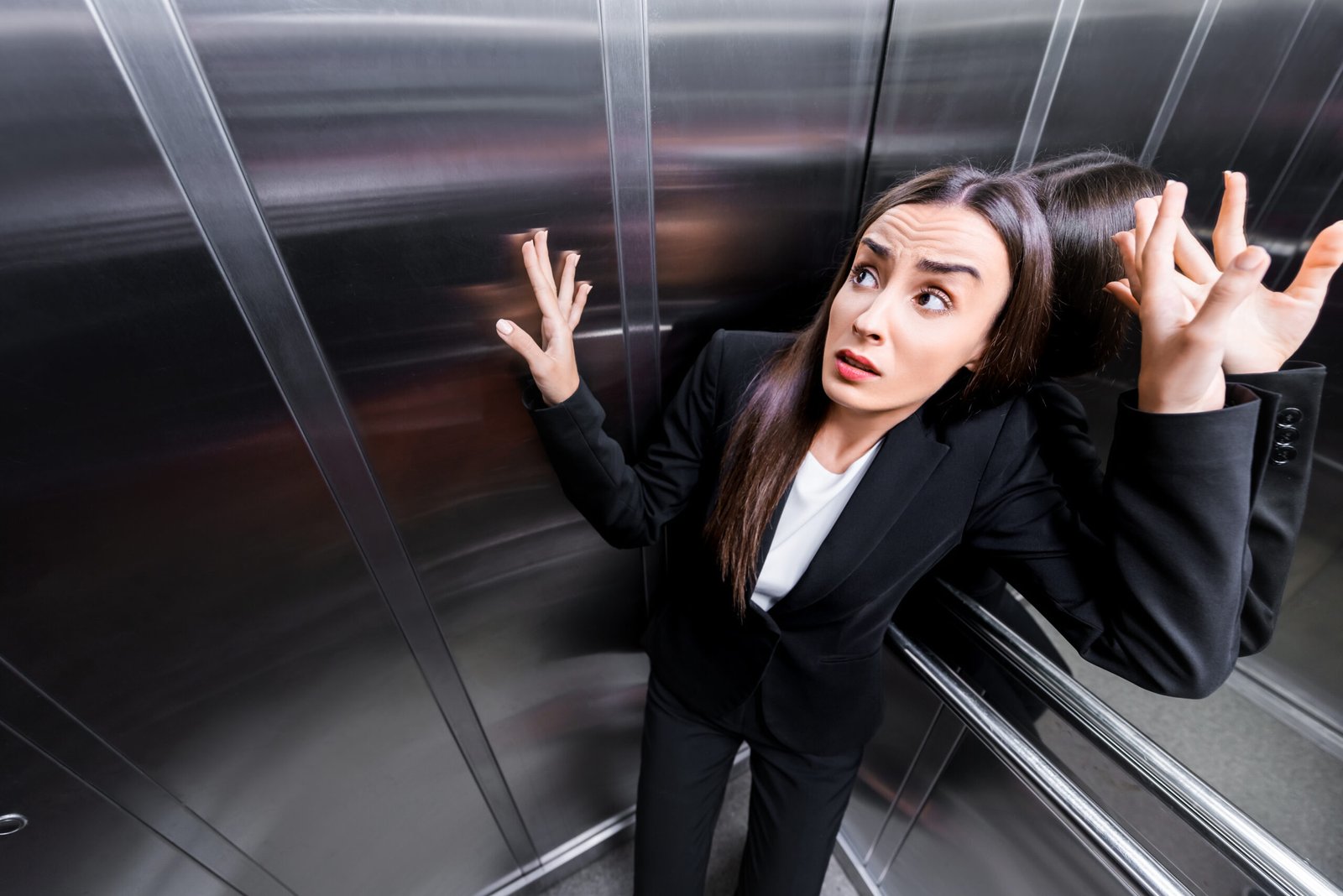 mujer-fobia-ascensor-healim-psicologia